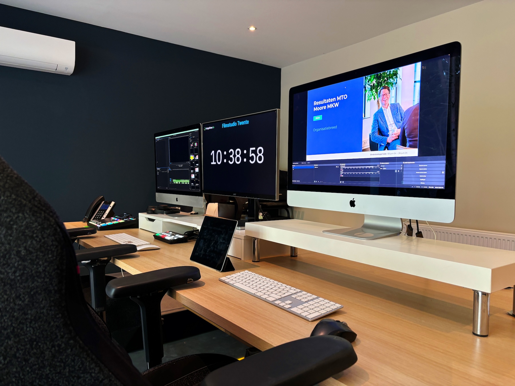 Liveregie ruimte Film Studio Twente tijdens webinar Moore MKW