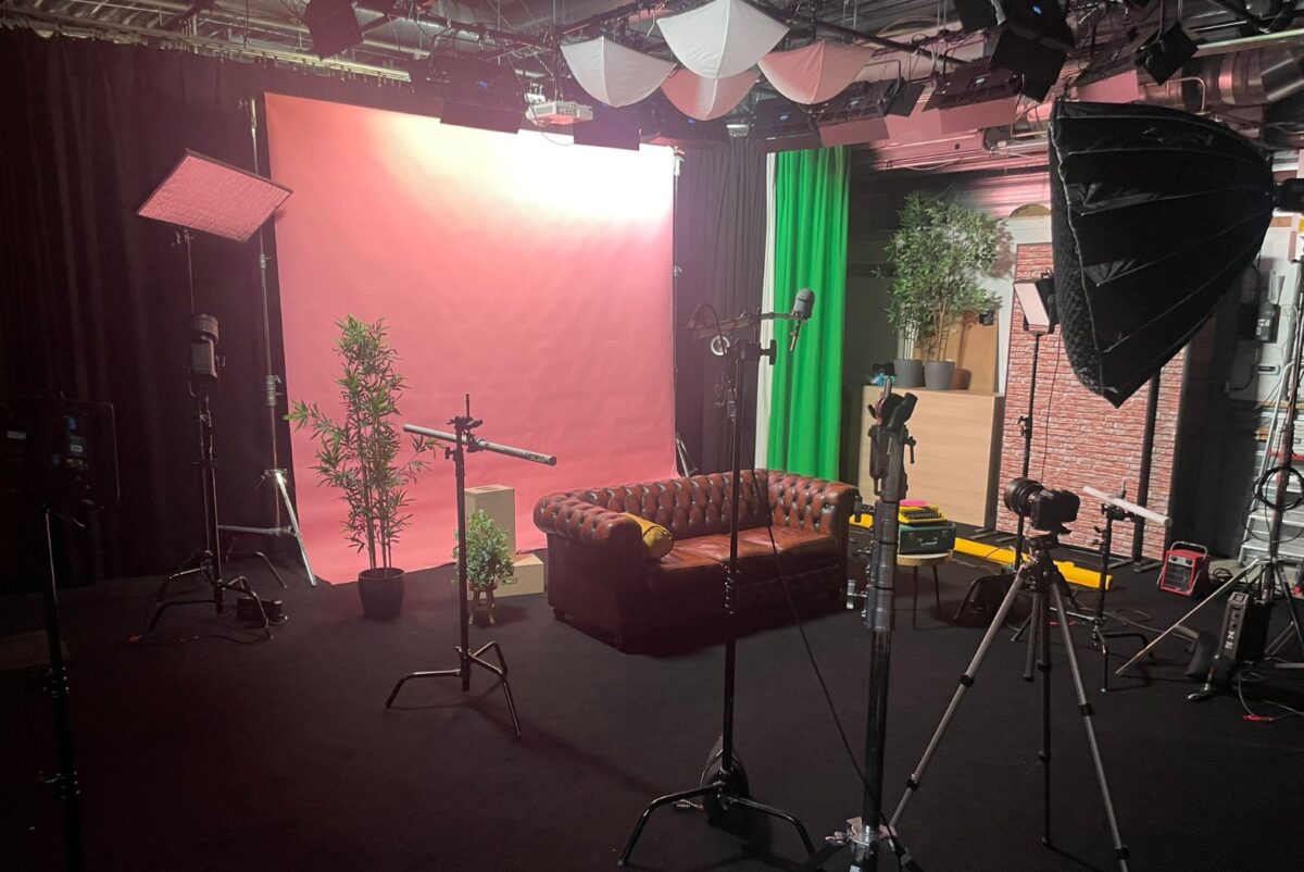 Hokus Fokus interview setting in Film Studio Twente
